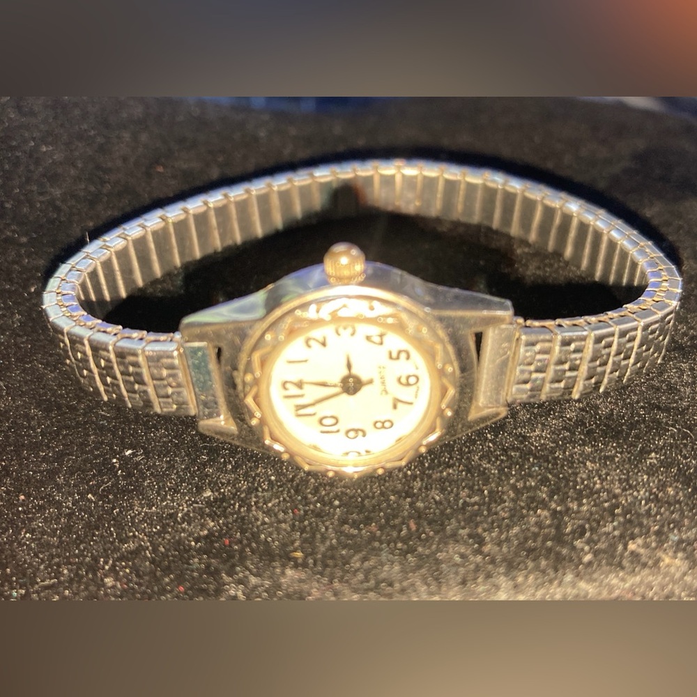 VINTAGE ADVANCE LADIES SILVER TONE QUARTZ WATCH WS50860W JAPAN MOVT